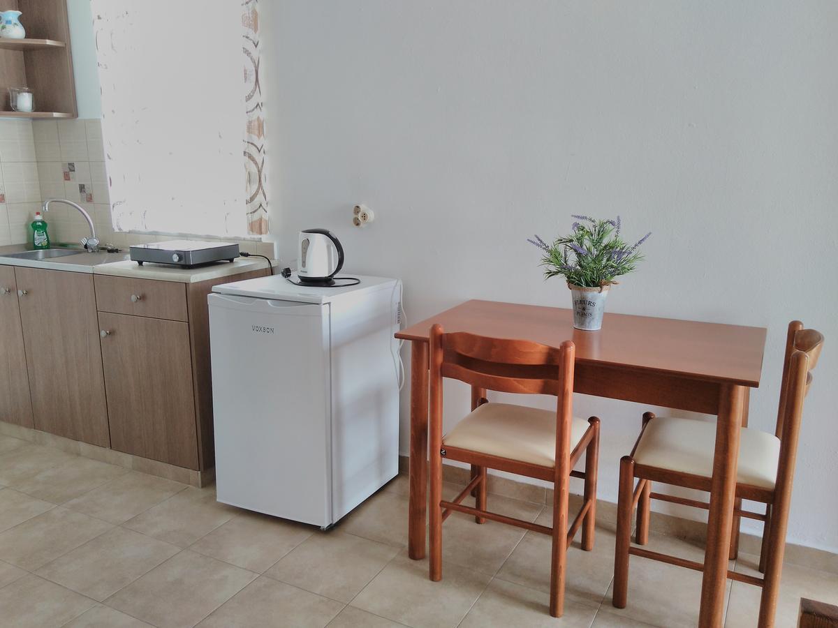Maria Studios And Apartments CCharaki Buitenkant foto